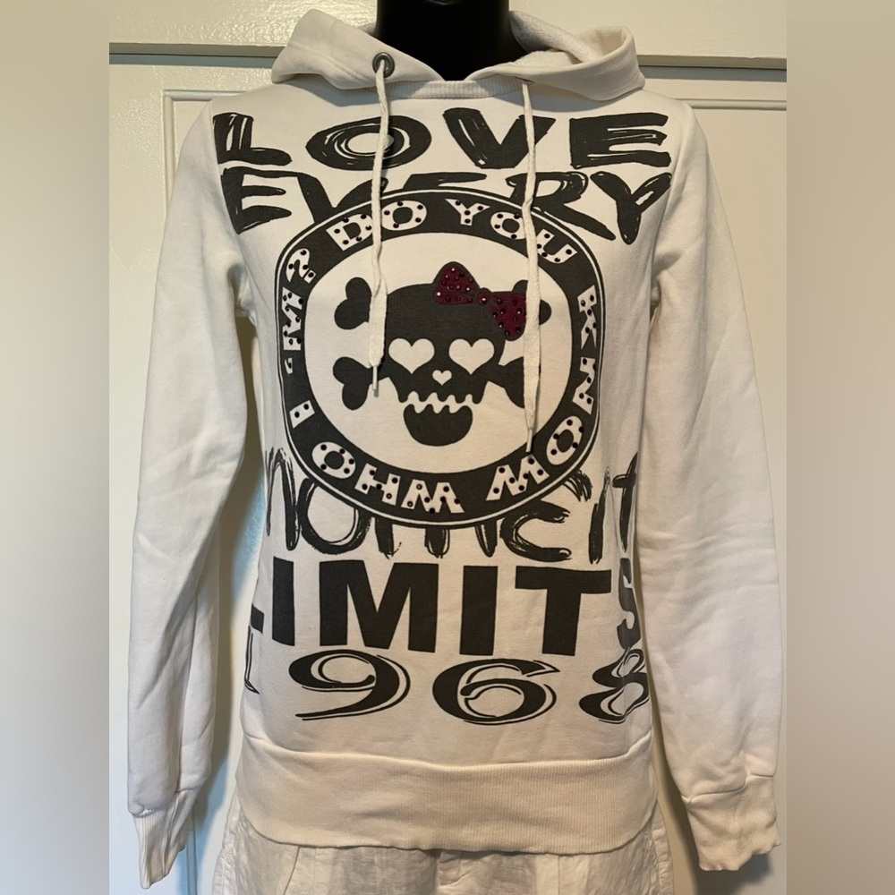 Bershka Skull White Hoodie! 🎀☠️💎